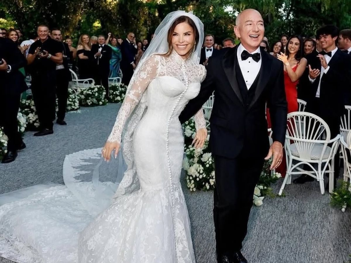 Jeff Bezos and Lauren Sanchez Picture Together After Marriage