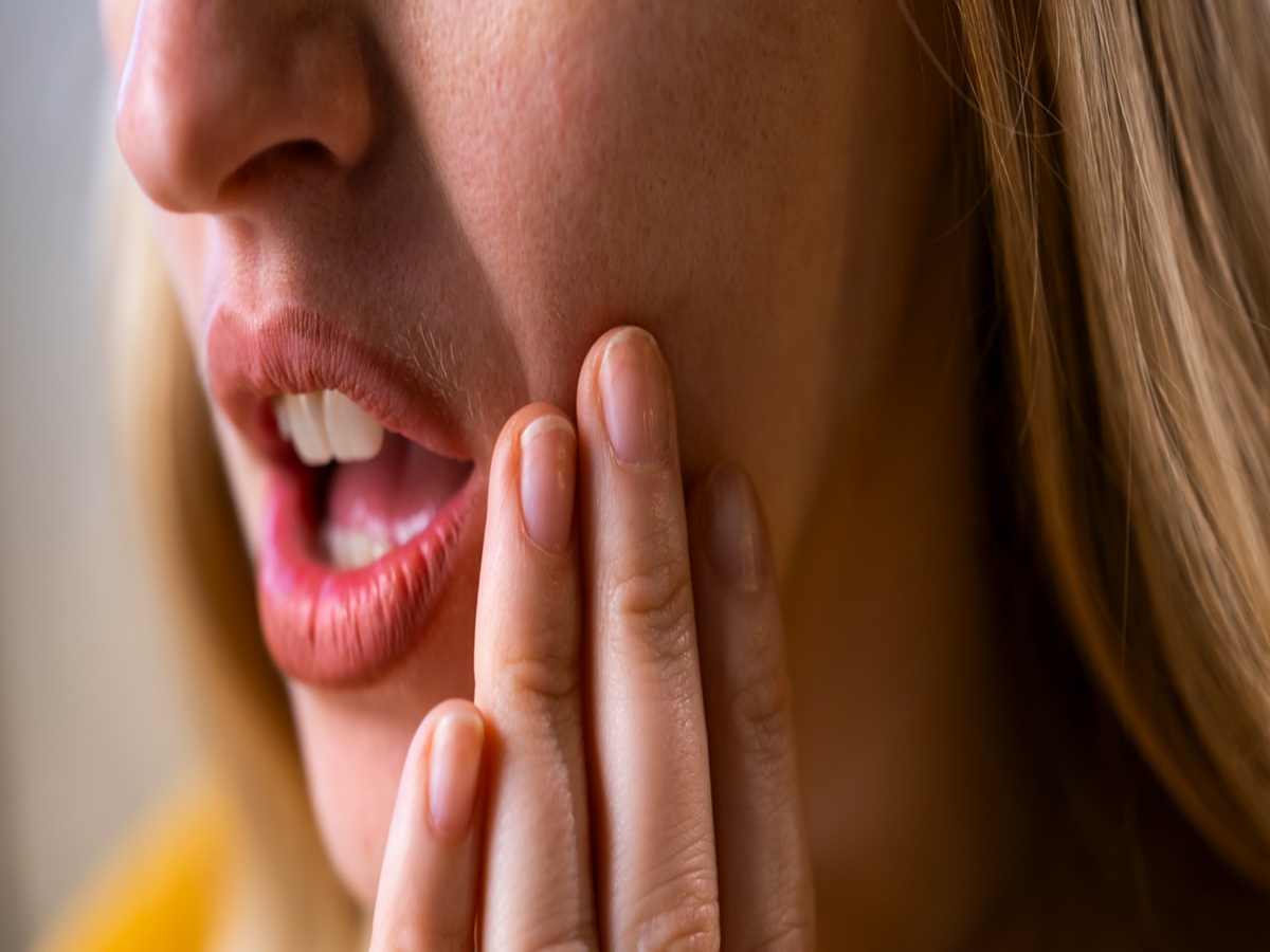 Woman feeling discomfort in her mouth due to Burning Mouth Syndrome