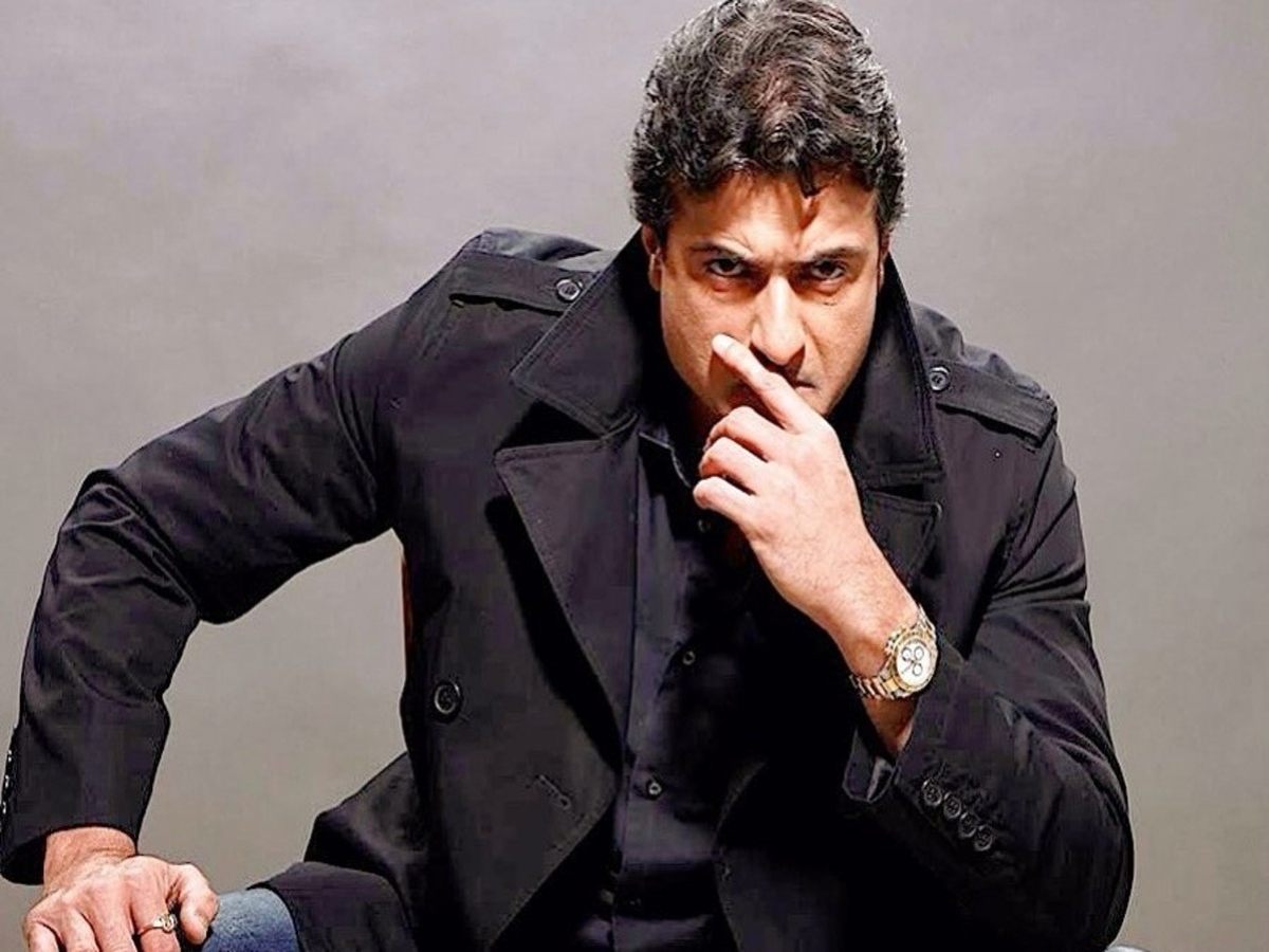 Armaan's career setbacks compared to Shah Rukh Khan's success.