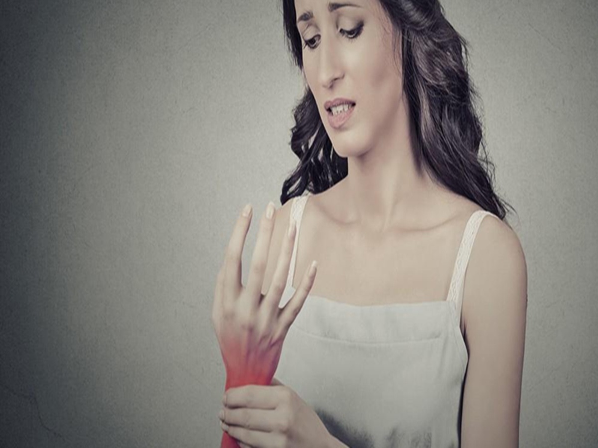 Woman experiencing pins and needles in her hands