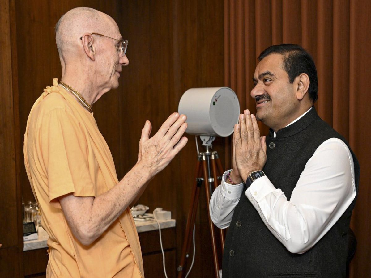 Engaging with Odisha CM and event officials