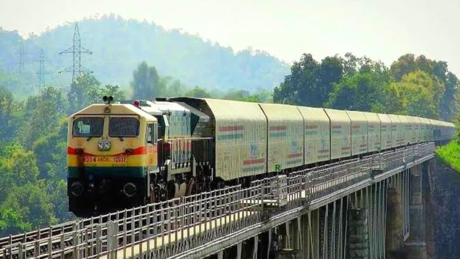 Super Vasuki freight train being pulled by six locomotives, showcasing the time it takes to pass through a railway crossing.