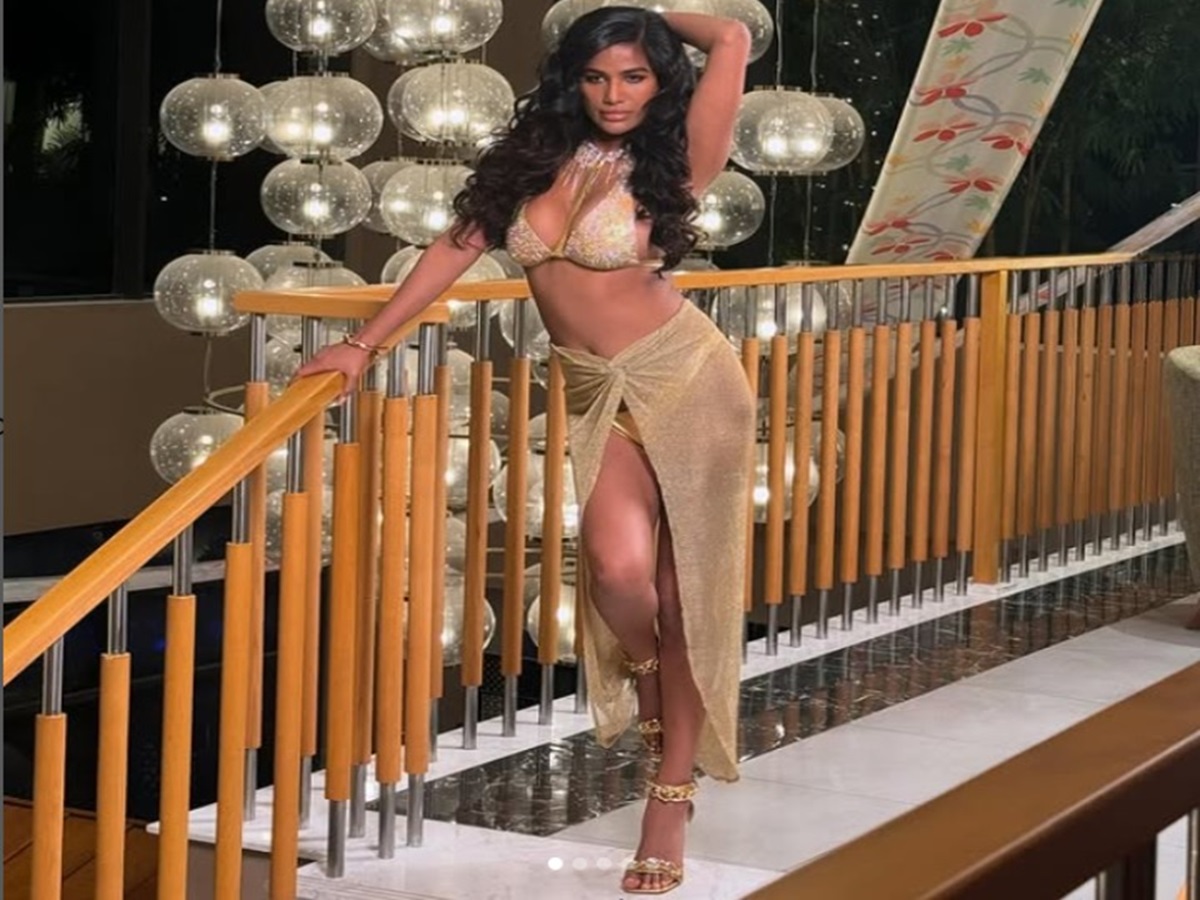 Glam Goddess in Gold
