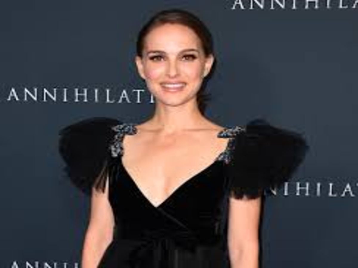 A celebrity caught in an embarrassing moment scratching a private area, with images circulating online, illustrating the challenges of life in the spotlight.