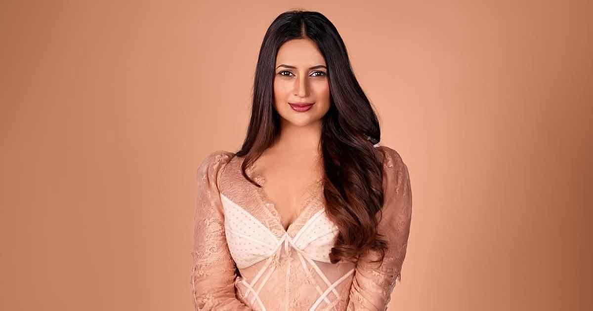 Divyanka Tripathi sharing a passionate kiss in "Cold, Lassi Aur Chicken Masala," showcasing her bold approach to acting and captivating audiences with her powerful performance.
