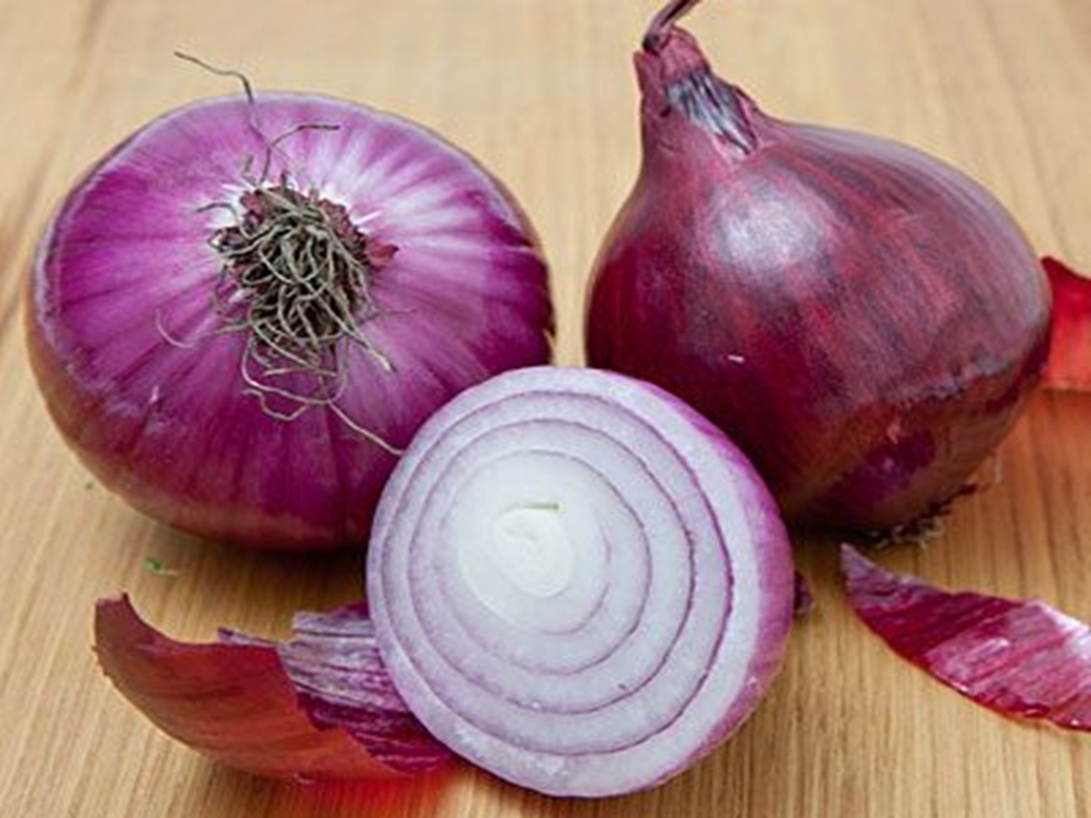 Eating onion or garlic
