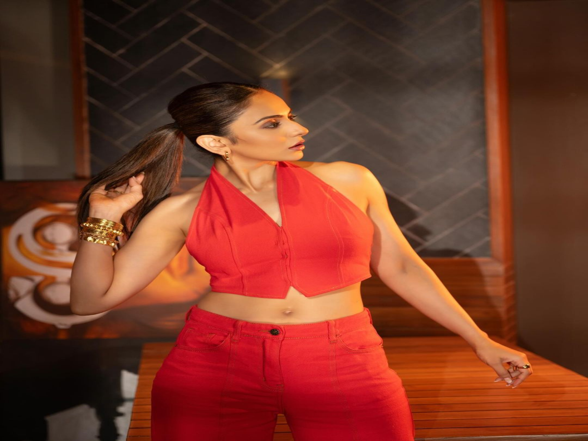 Radiant in red- fitness meets fashion