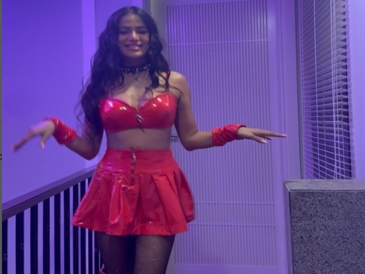Bold in Red Latex