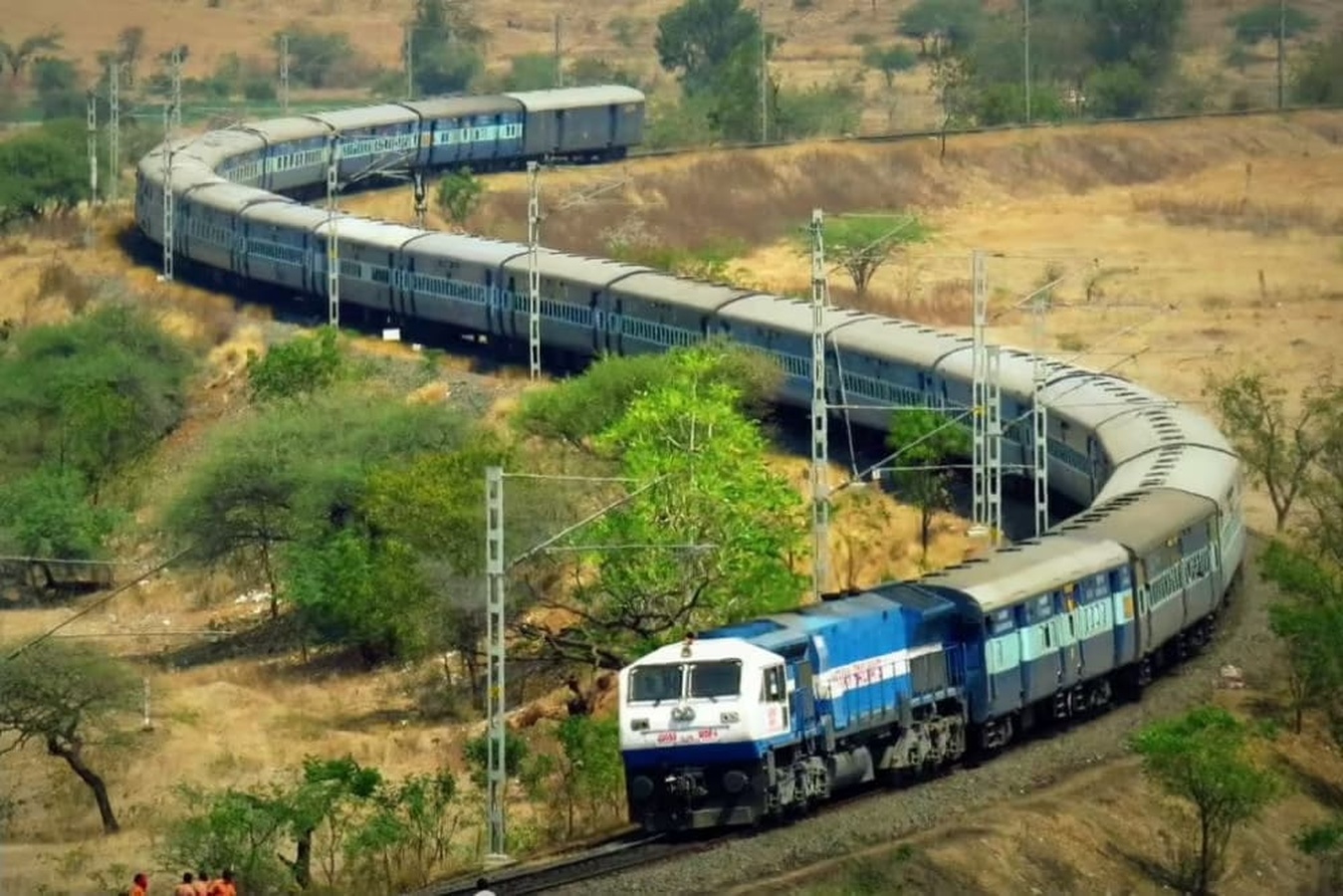 Super Vasuki freight train carrying 27,000 tons of coal from Chhattisgarh's Korba to Rajnandgaon, highlighting its vital role in energy supply.