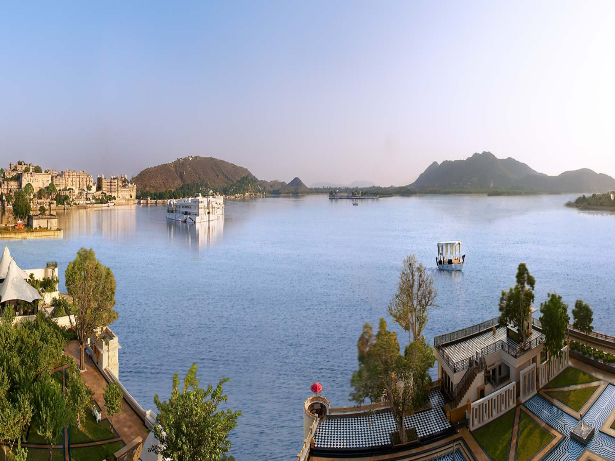 Lake pichola- Ride into a dream sequence