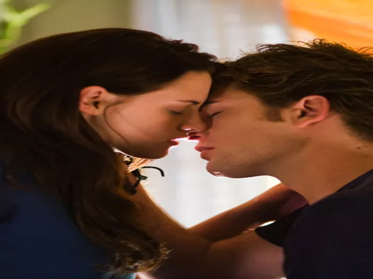 Bella and Edward sharing their first kiss in "Twilight," showcasing the chemistry between Kristen Stewart and Robert Pattinson.