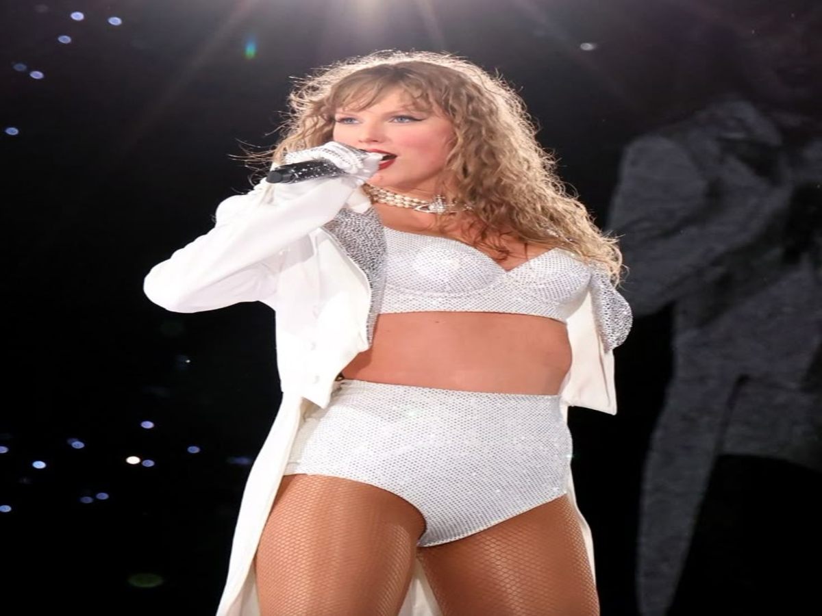 Taylor Swift Performing in a Radiant Sparkling Ensemble