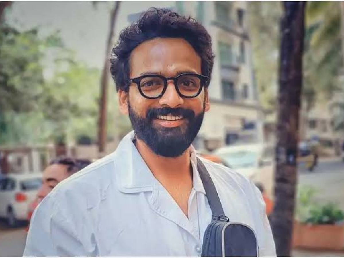 Vaibhav Raj Gupta as Vikram Singh