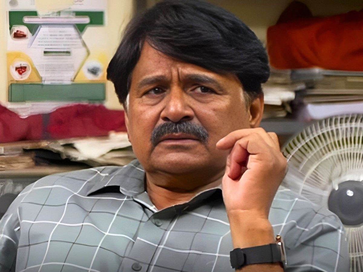 Raghubir Yadav as a Local Insider