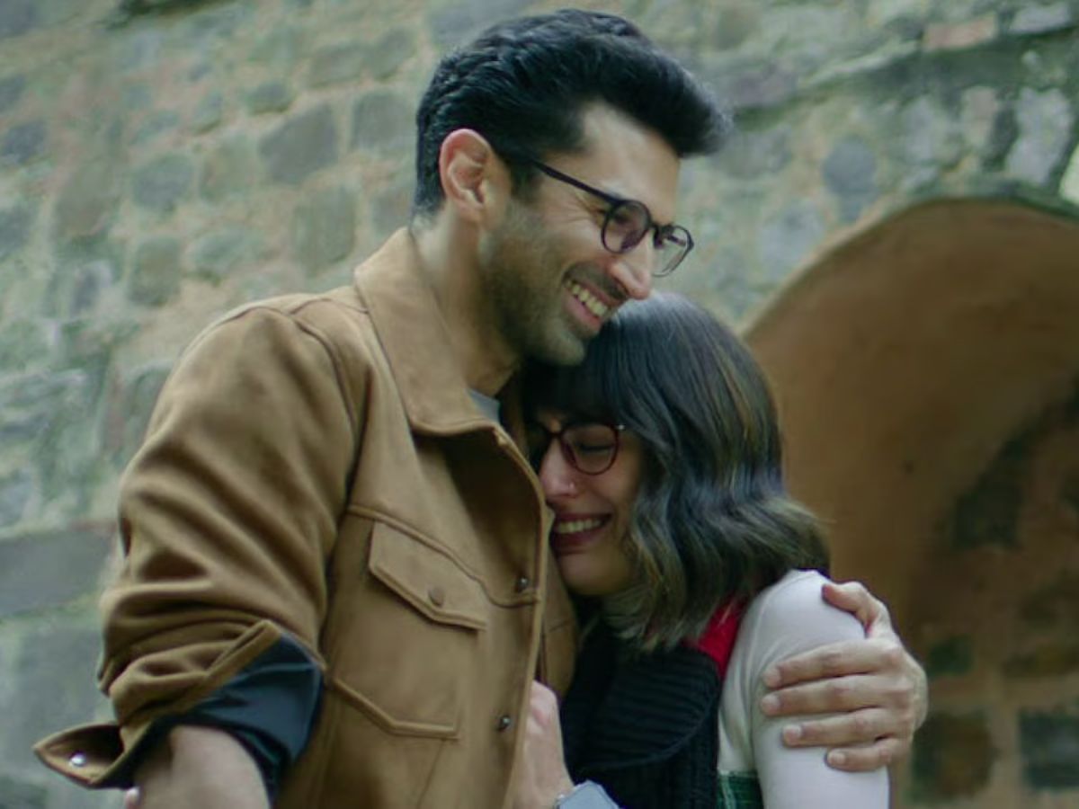 Aditya And Sara Lights Up The Frame