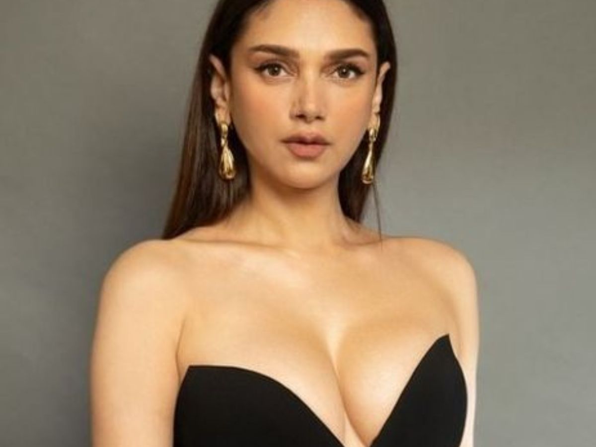 Elegant off-shoulder heat