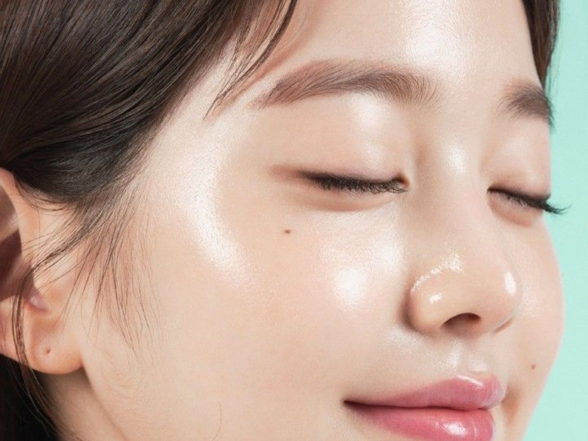 Nourishes and glows skin