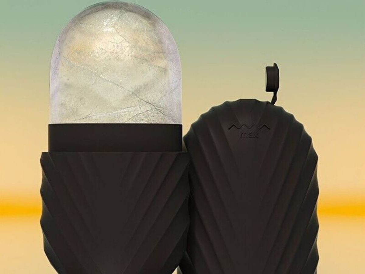 Tightens the Skin and Shrinks Pores