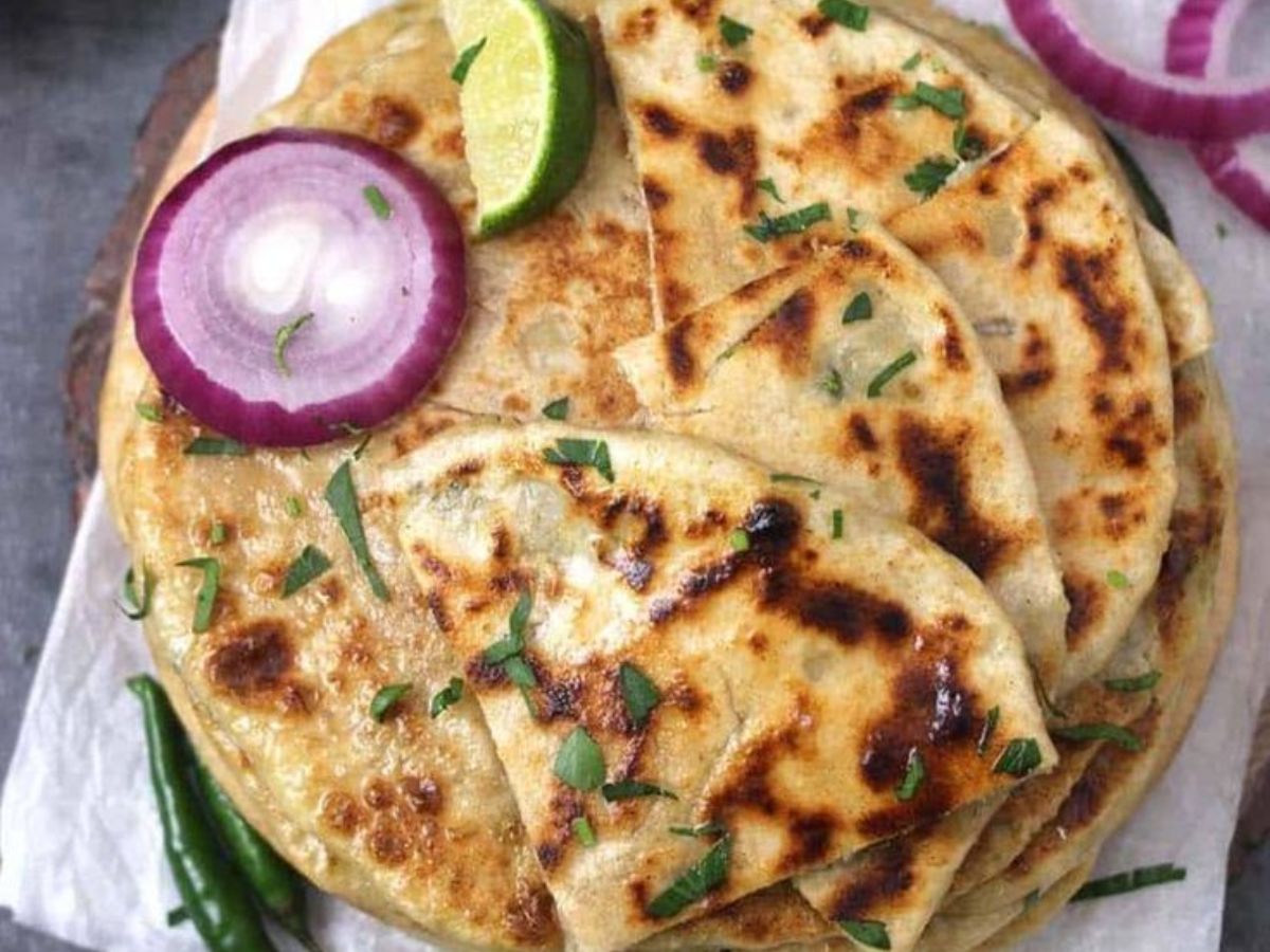 Aloo Ka Parantha : A Warm Hug On A Cold Rainy Day