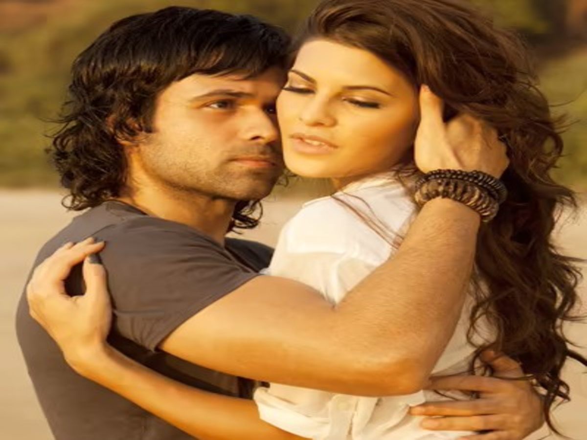 Jacqueline Fernandez delivering a seductive and captivating dance performance in the song "Hale Dil" from the movie Murder 2.