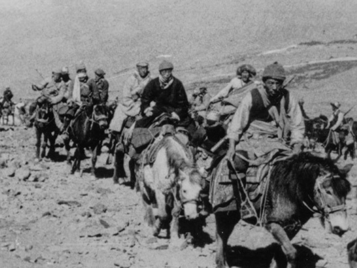 Secretly Fleeing from Tibet