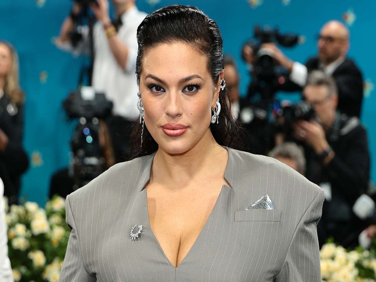 Ashley Graham experiencing a wardrobe malfunction at the Met Gala