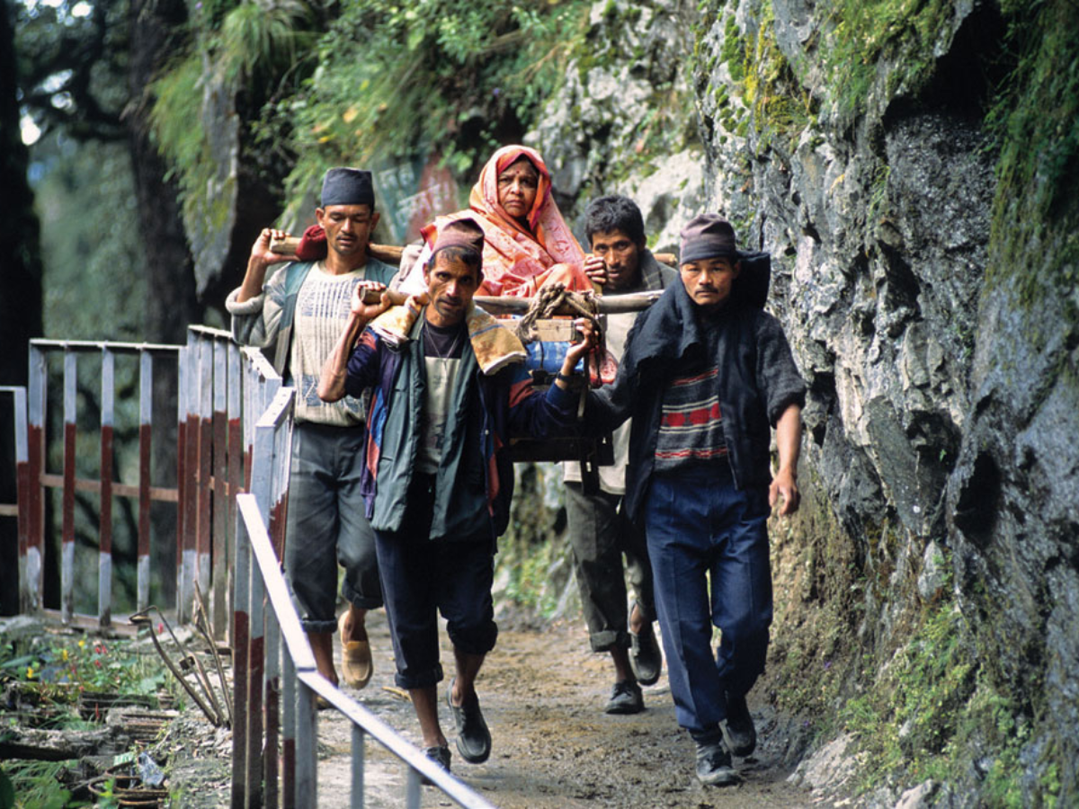Palki Carriers On The Way to Yumanotri