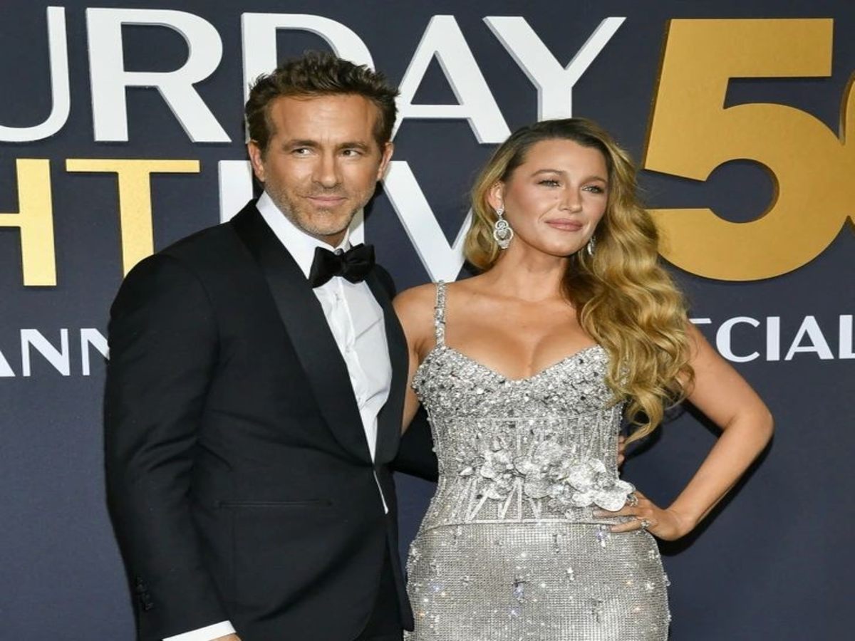 Ryan Reynolds and Blake Lively together on the set of "Green Lantern," highlighting the romance that developed off-screen.