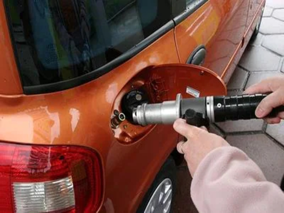 Refueling a CNG Car: Safety First