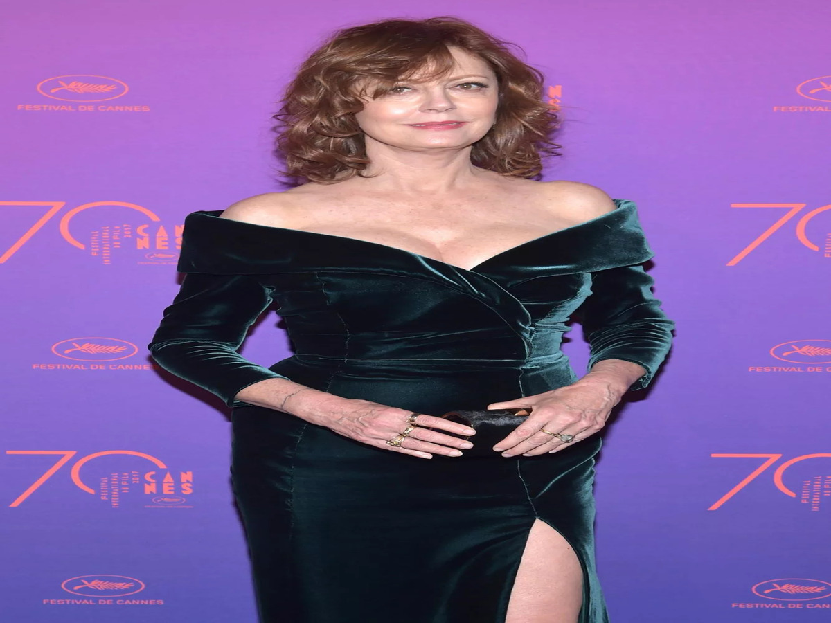 Susan Sarandon shares her unsettling casting-couch experience, detailing an aggressive encounter during her early days in New York.