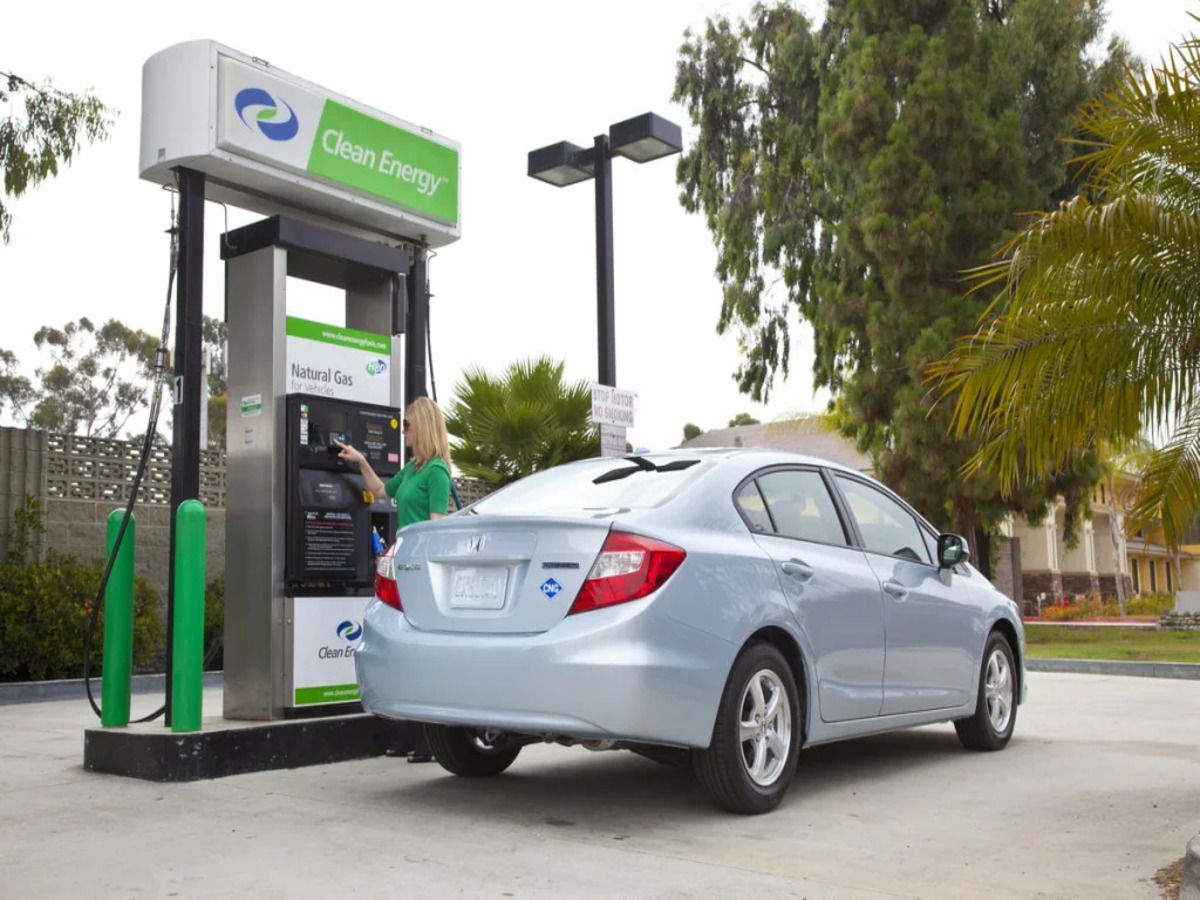 Safety Risks of CNG Refueling: Passengers Exiting the Vehicle