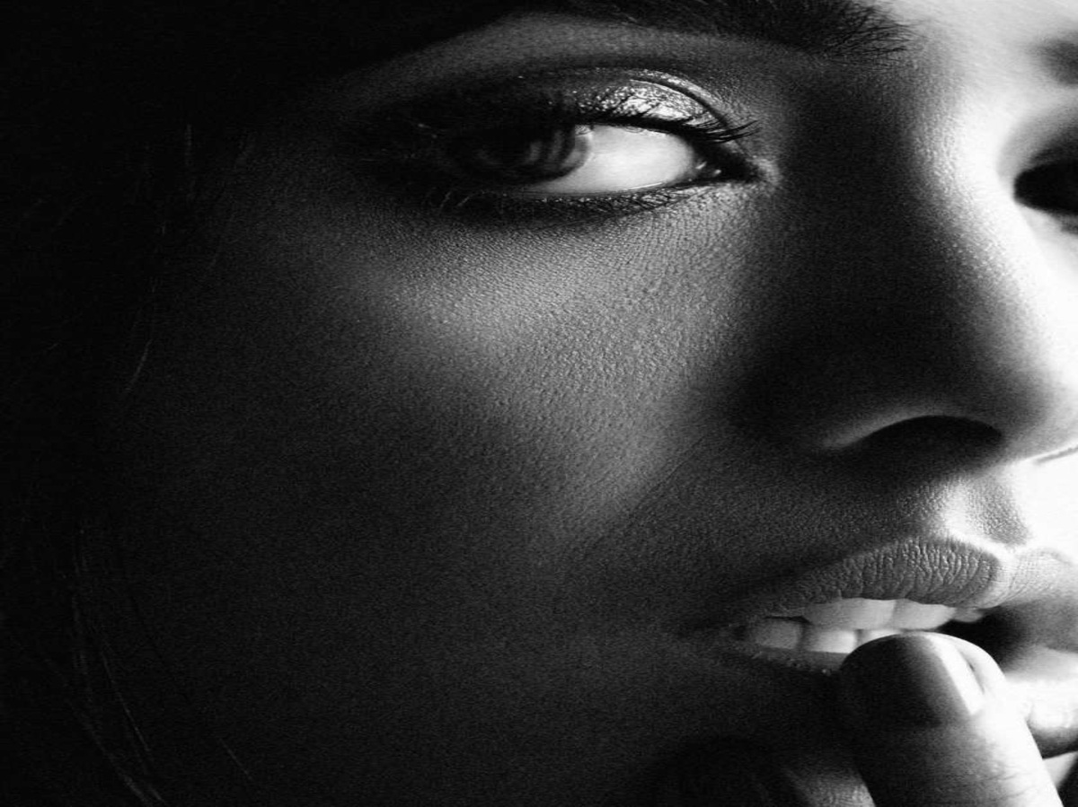 Mrunal Thakur featured in "Jersey" and "Aankh Micholi," with upcoming projects alongside Dulquer Salmaan.