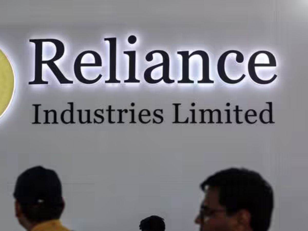 Business News:Reliance Q1 Profit Beats Estimates, Shares Dip Post-Results