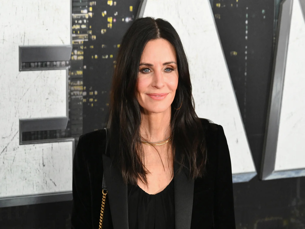 Courteney Cox discussing her experiences with anti-aging injectables on the Gloss Angeles podcast, emphasizing her beauty regrets and the ability to reverse these choices.