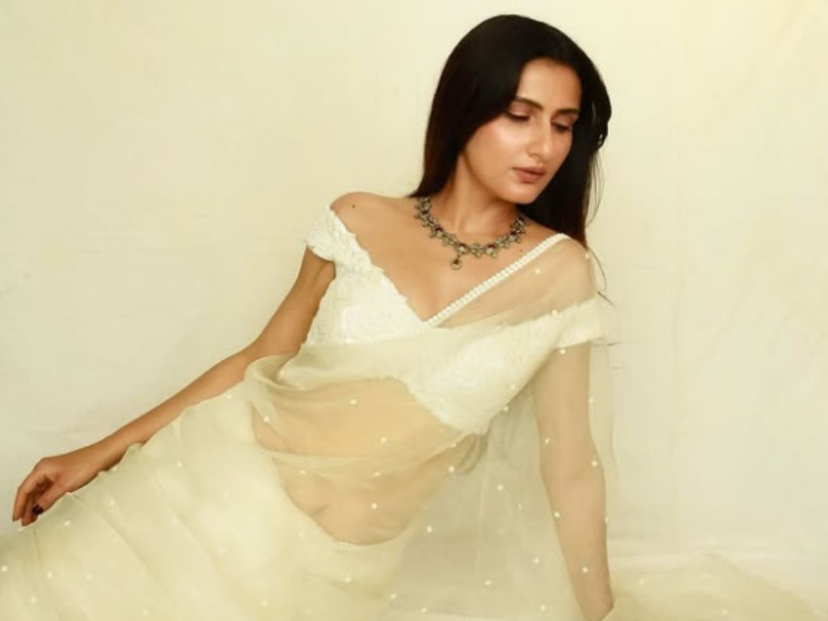 Fatima Sana Shaikh in Ivory Saree
