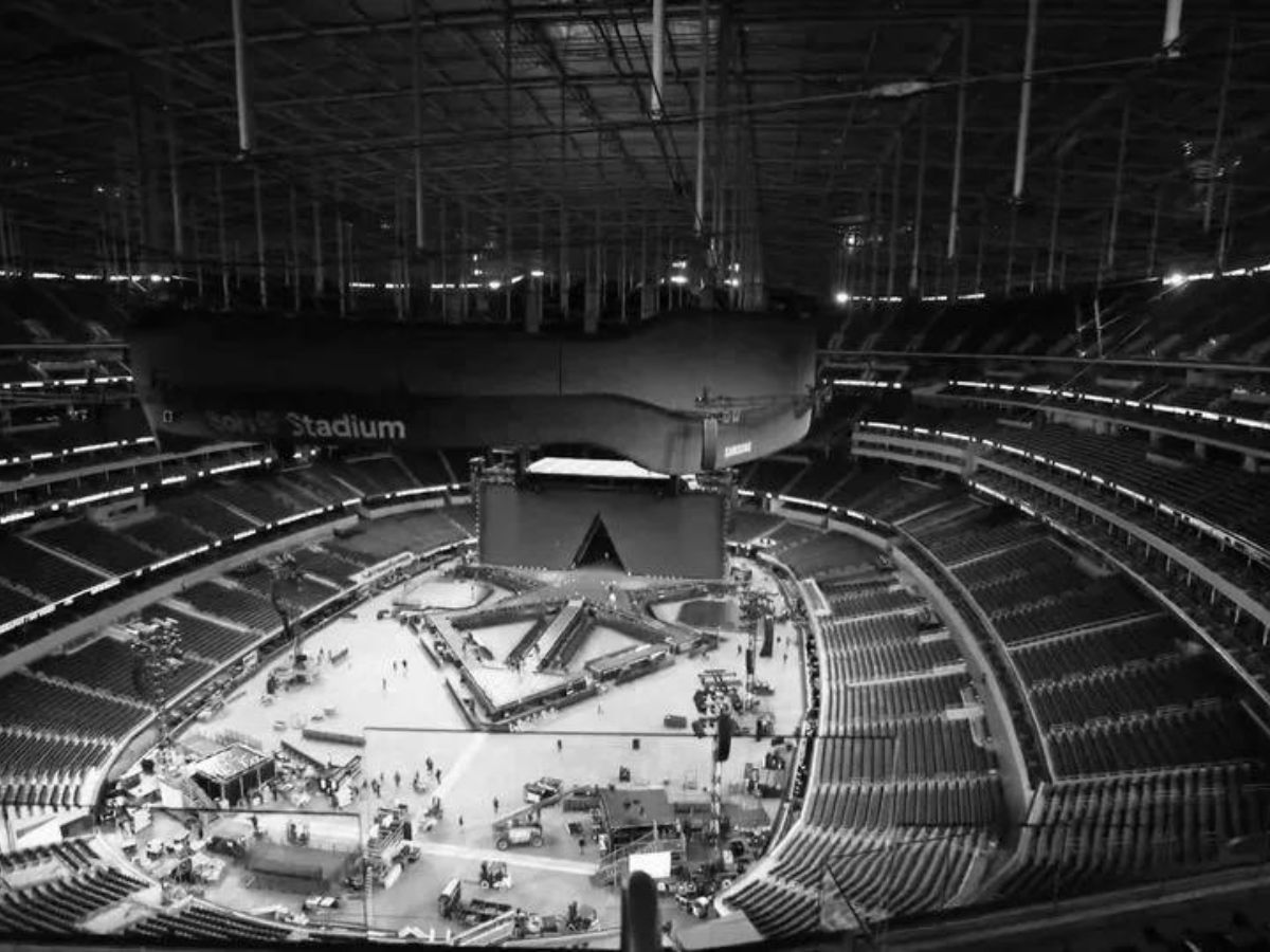 Star-Shaped Main Stage