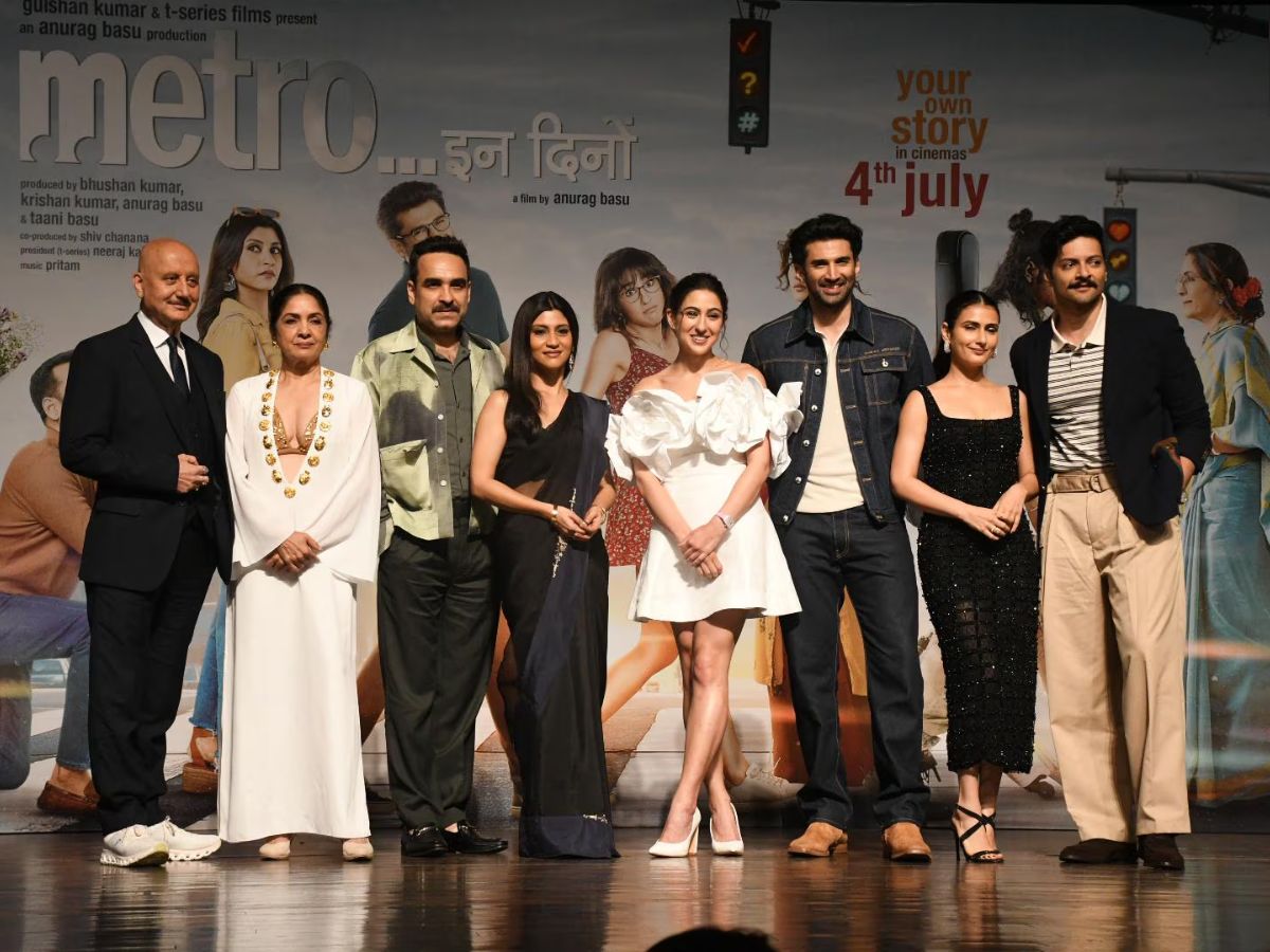 Stars Of Metro In Dino