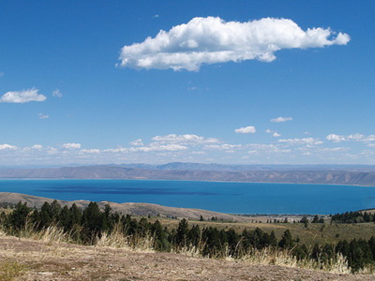 Great Bear Lake: Located in Canada.