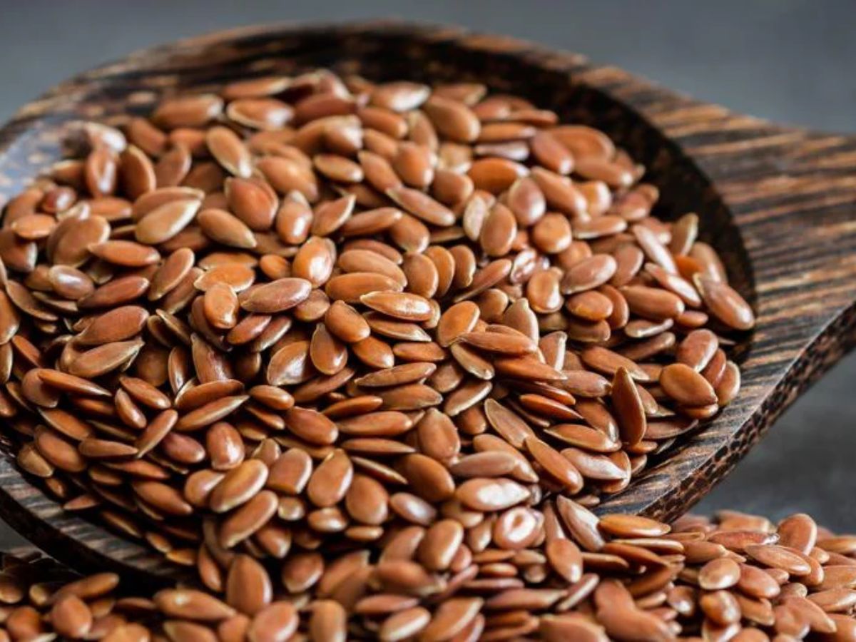 Use before shampooing as a scalp treatment.