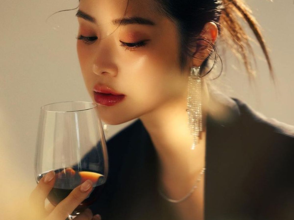 Step 3: Apply a drop of colour in the middle