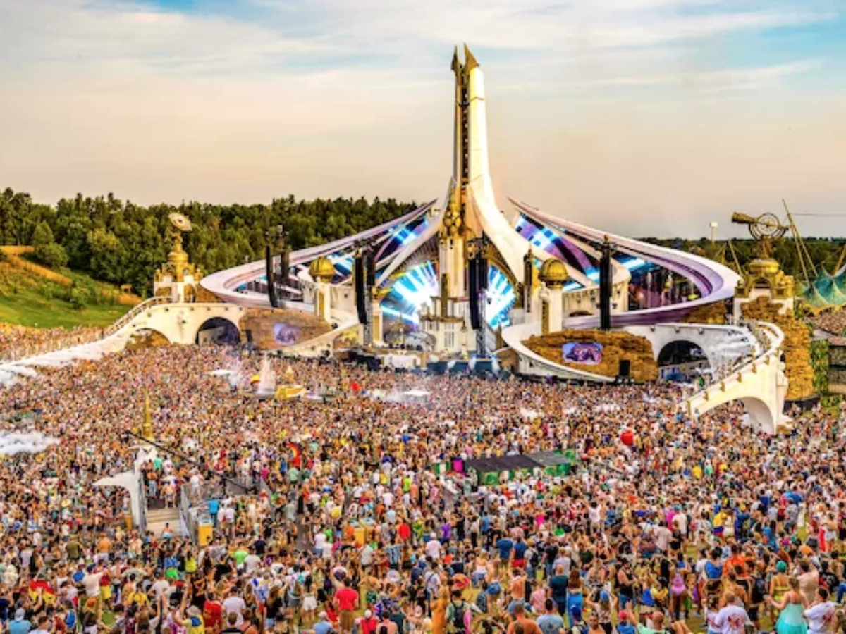 Immersive Stages Beyond the Main One