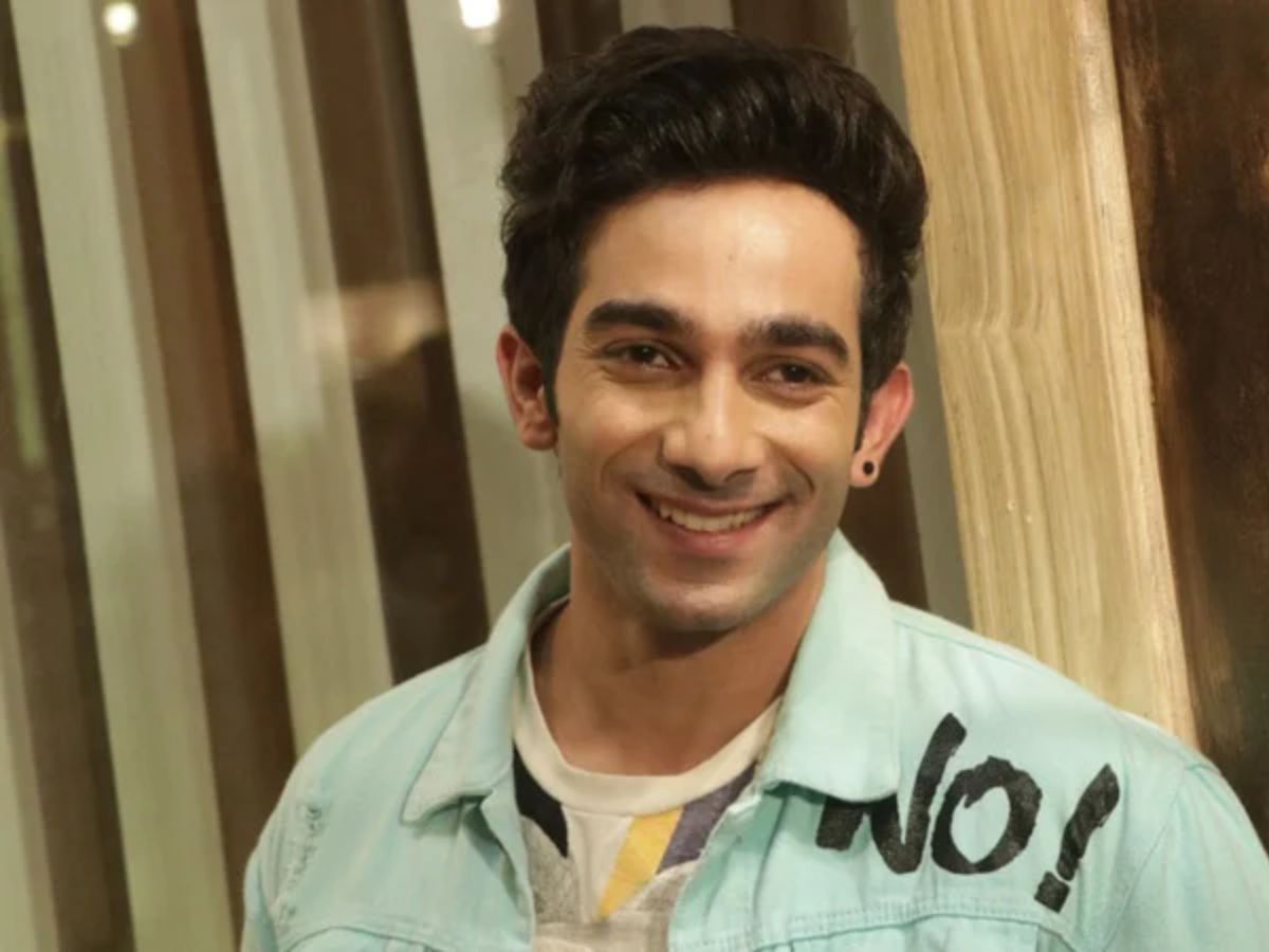 Aman Gandhi as Hrithik Virani