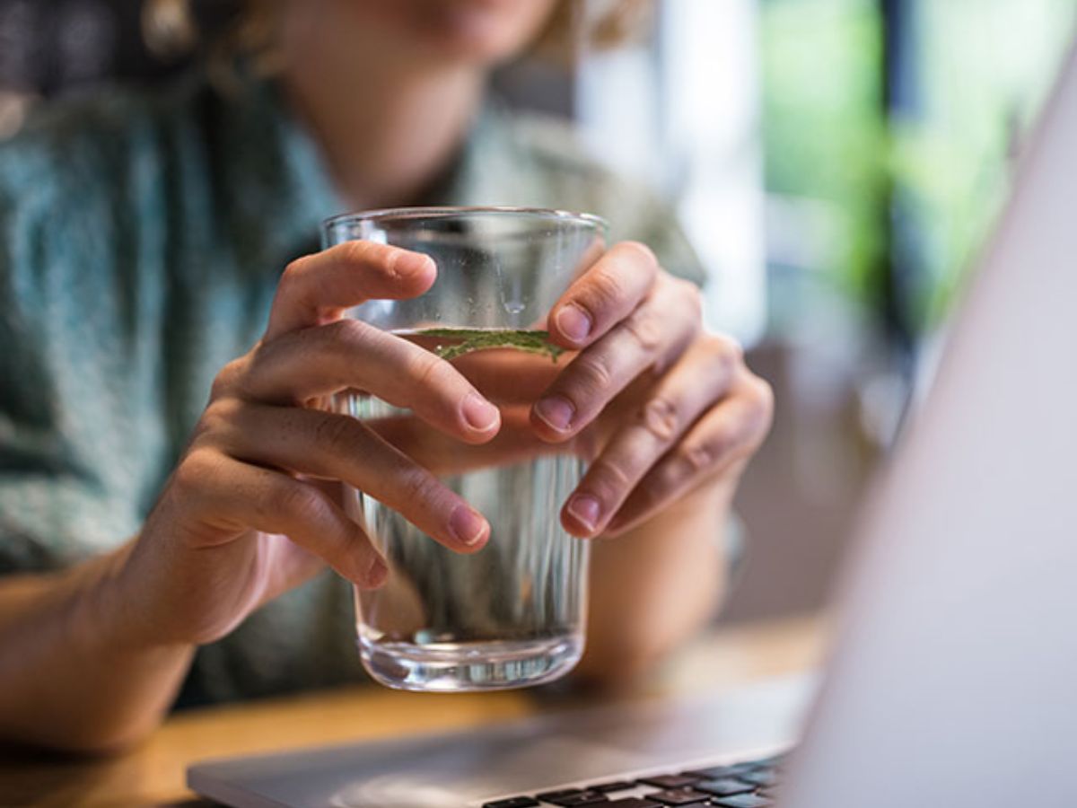 Dry mouth / Disgusting smelling breath