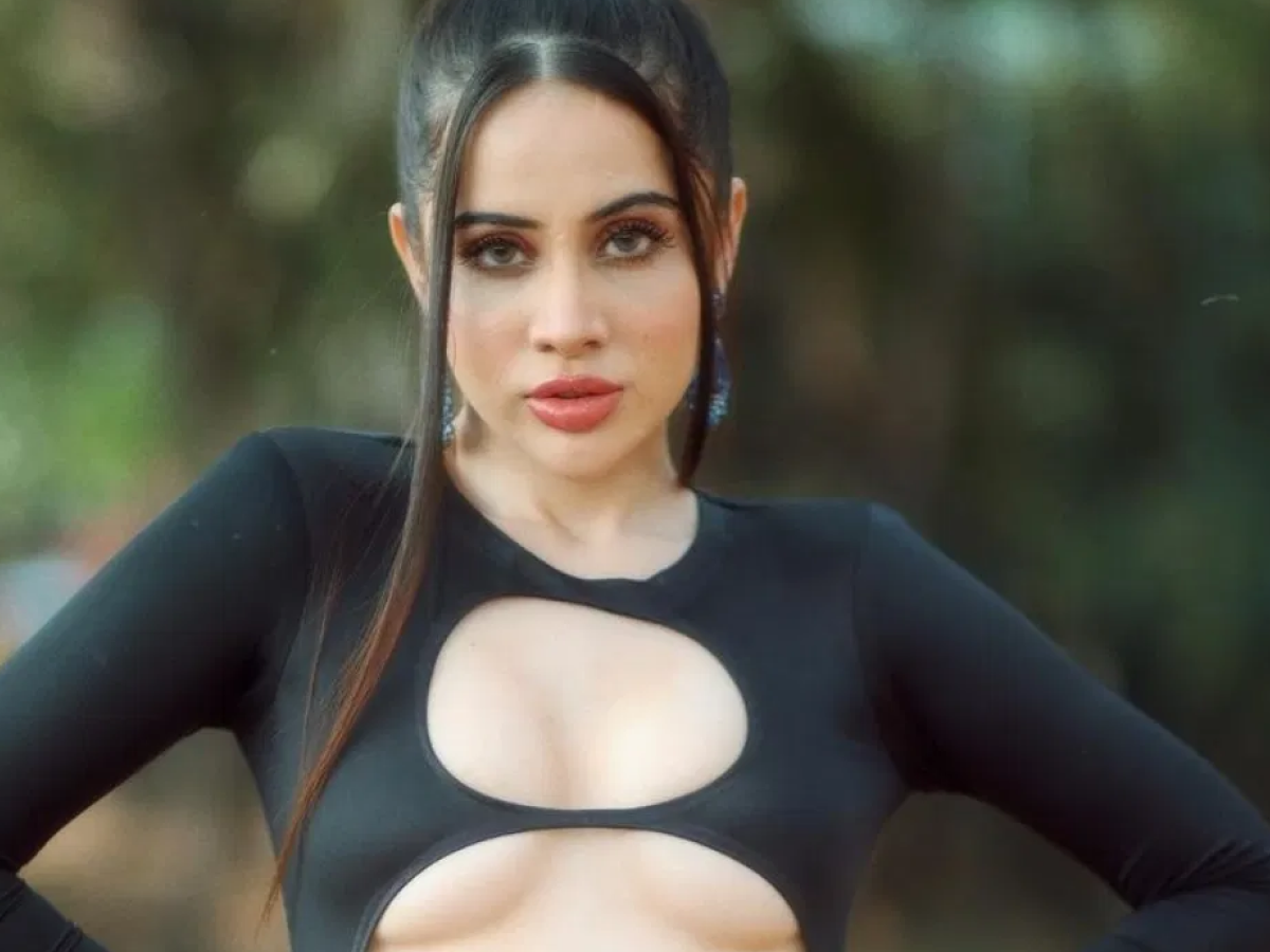 Urfi Javed turns heads in wire outfit