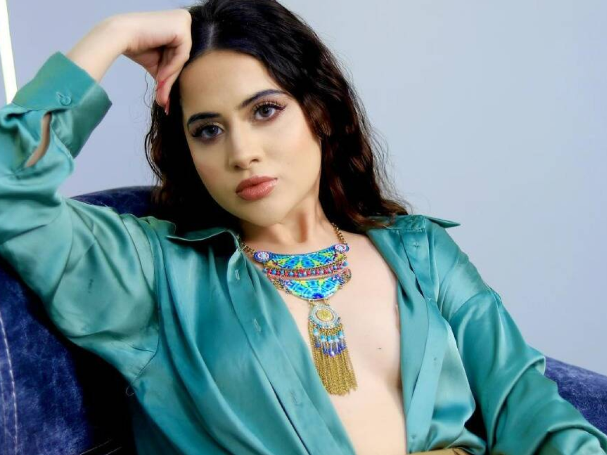 Urfi Javed nails street sultry in lace and blazer