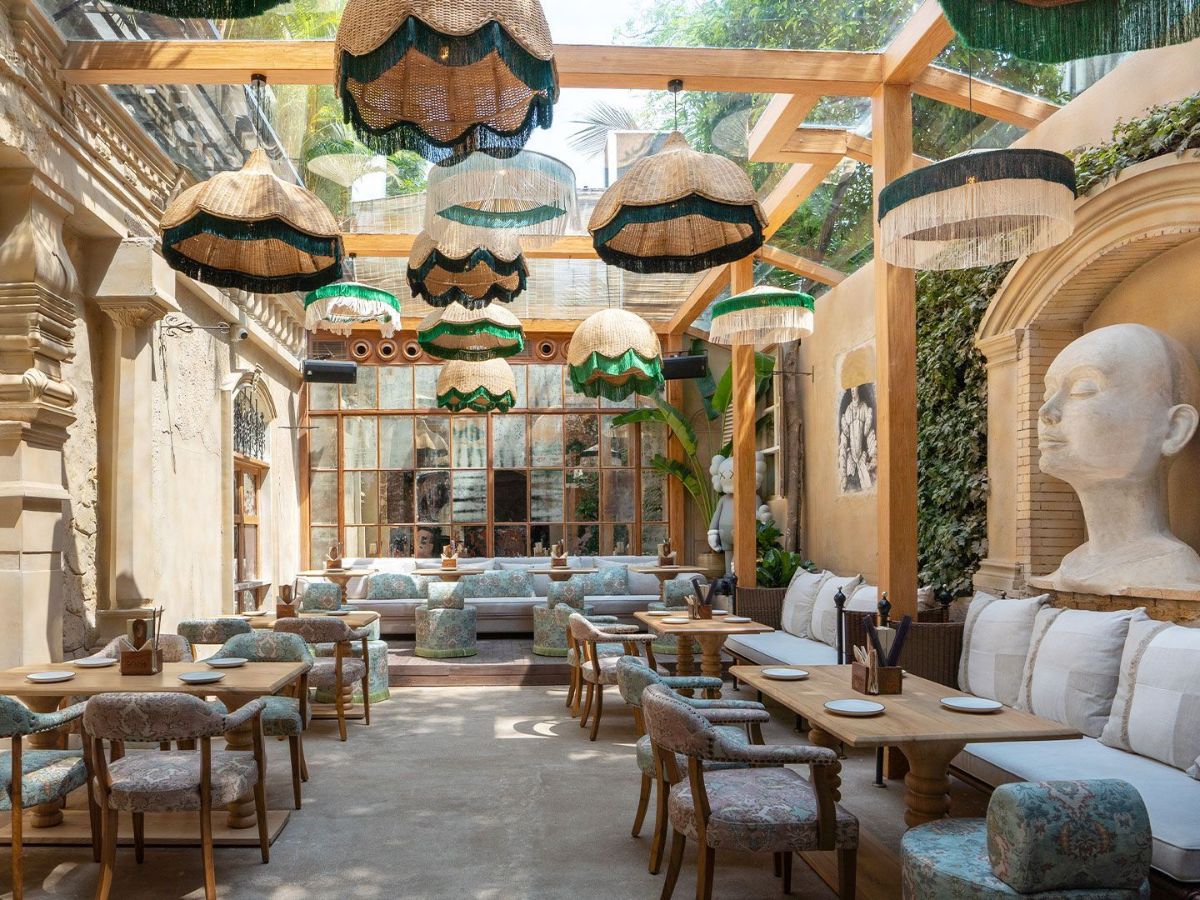 One8 Commune- Virat Kohli