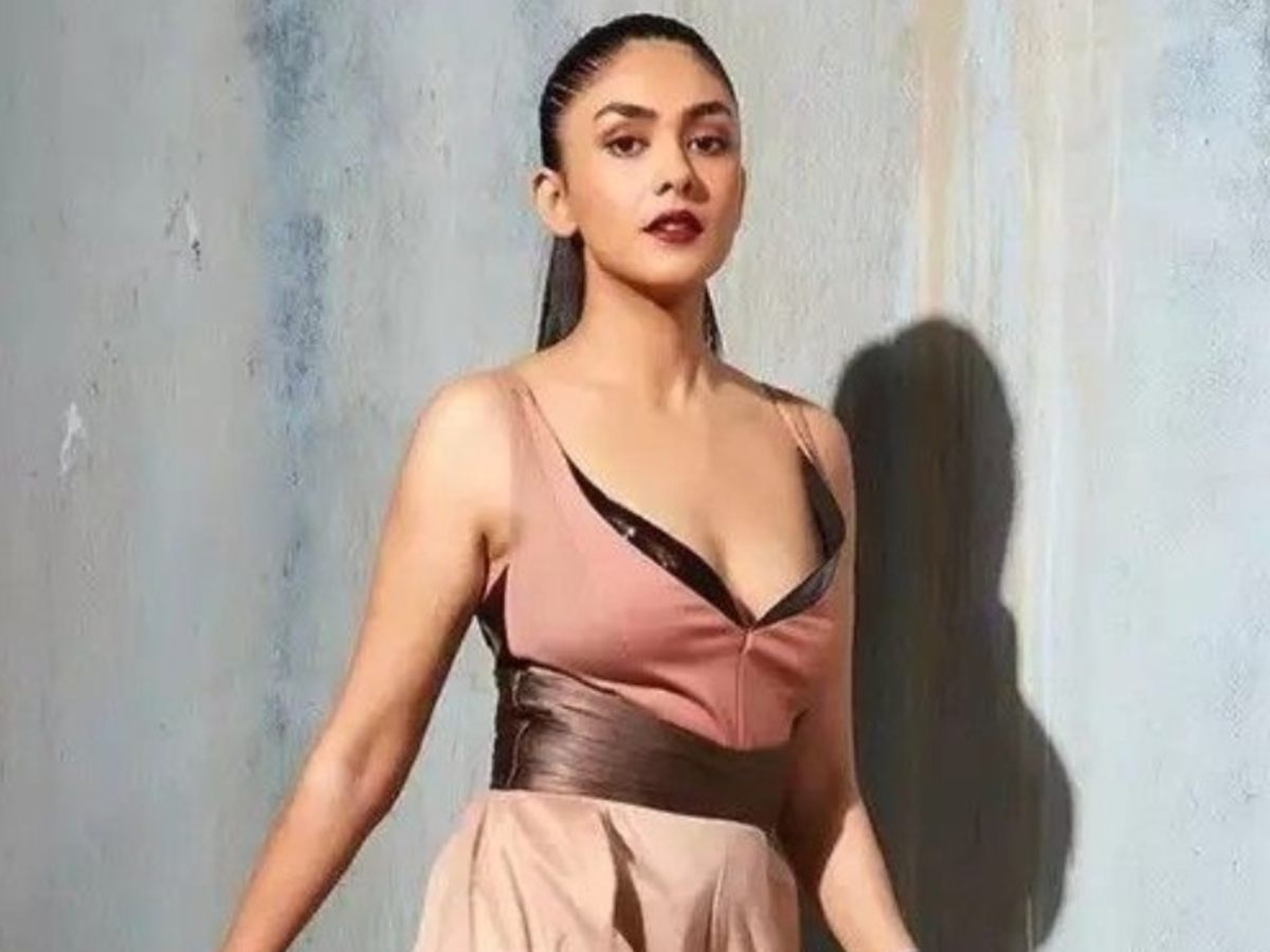 Model wearing a chic two-tone mini dress paired with stylish heels and a handbag.