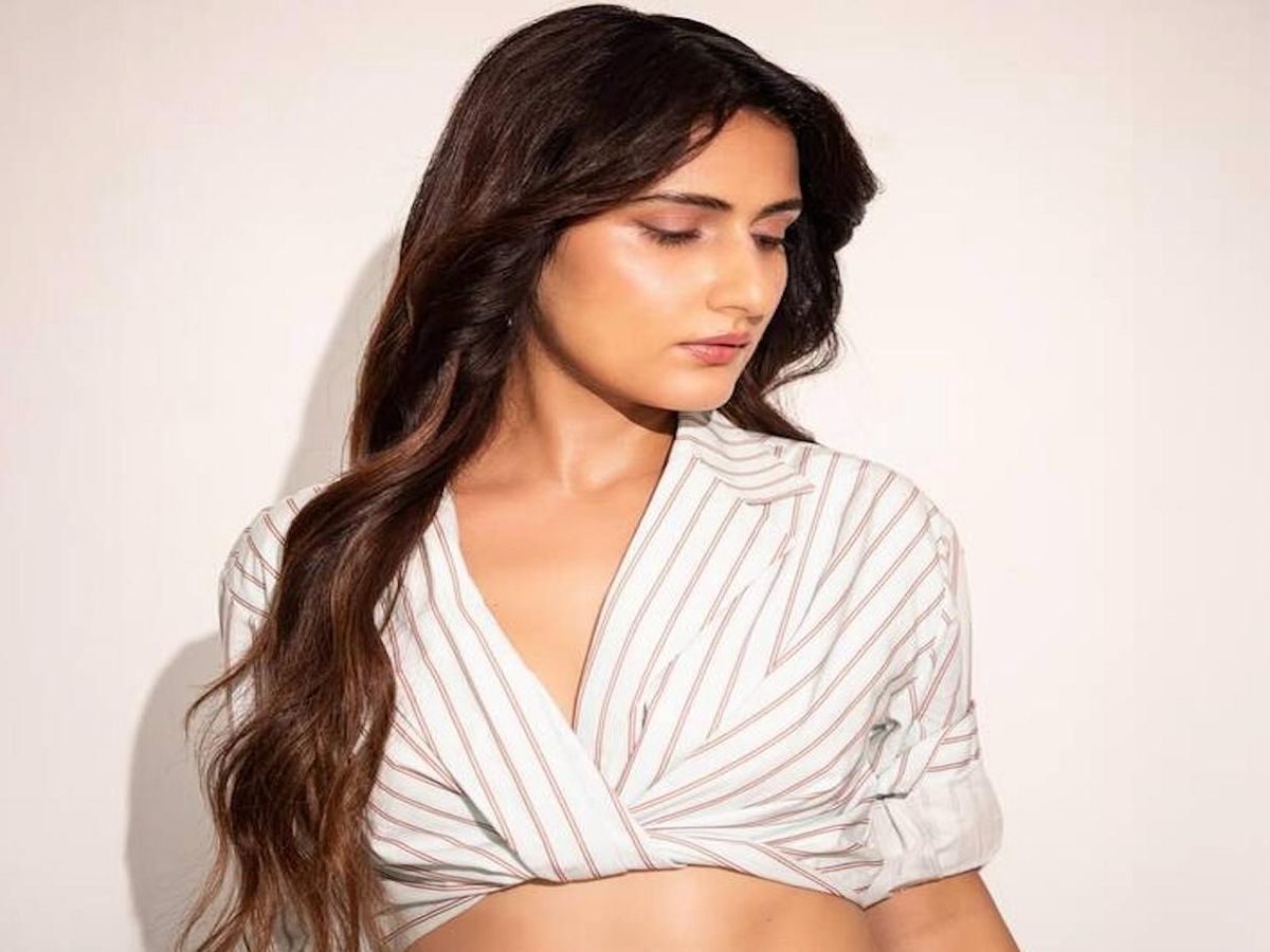 Fatima with minimal accessories, featuring a chunky ring that complements her outfit.