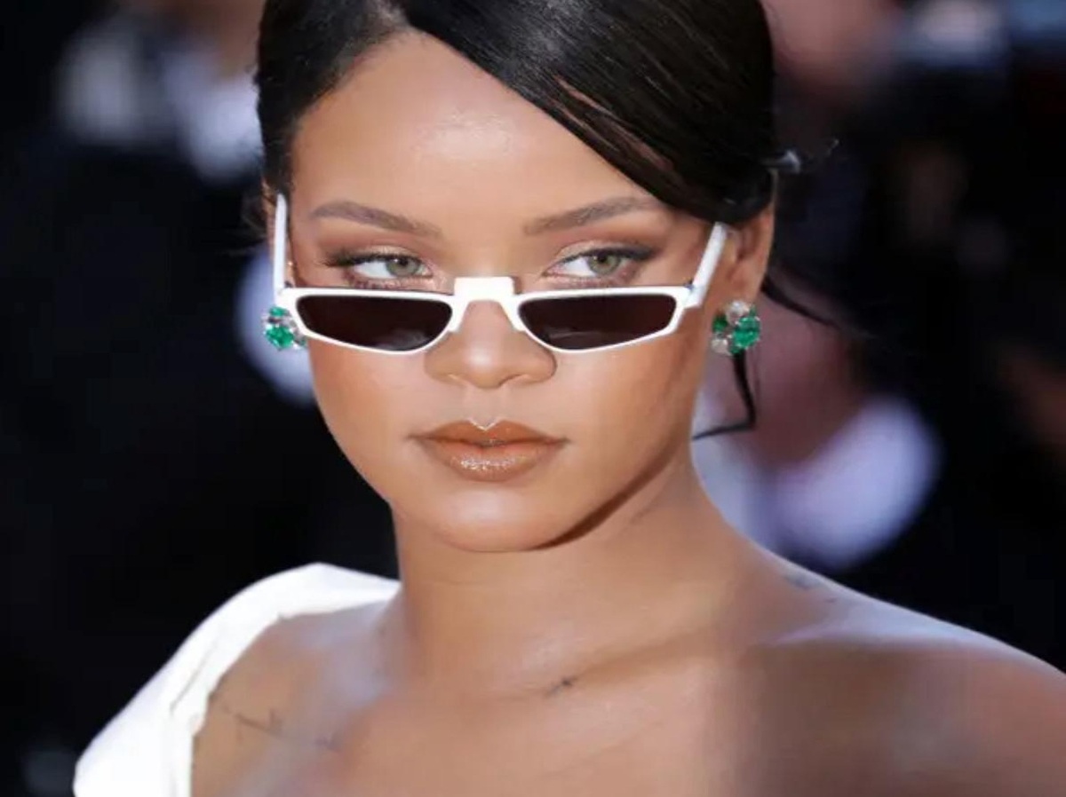 Rihanna confidently wearing low-rise jeans.