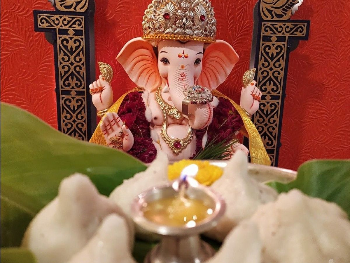 Naivadya offering